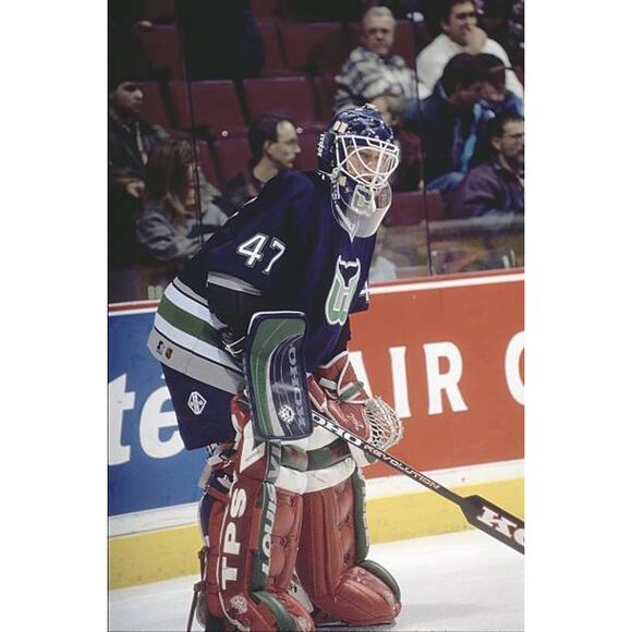 Hartford Whalers 90s CCM Maska away jersey XL navy Connecticut NHL vintage - Picture 6 of 9